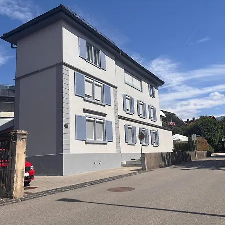 Ruhige Stadtwohnung, 107 M2 Апартаменты *